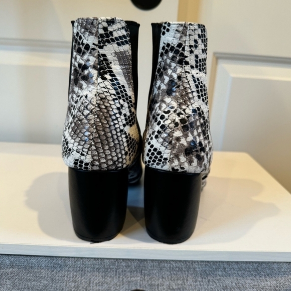 Cupid Faux Snakeprint 3" Block Heel Boots. Size 9 - Picture 3 of 6